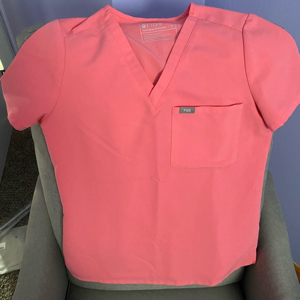 Neon pink FIGS set xs